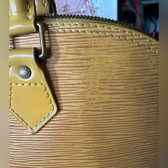 🥳HOST PICK🥳 Vintage Louis Vuitton Yellow Epi Leather Alma PM - Picture 4 of 16